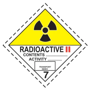 7B Osztály radioaktív anyagok Cat II. bárca, öntapadós matrica, 100x100mm