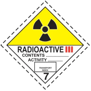 7C Osztály radioaktív anyagok Cat III. bárca, öntapadós matrica, 100x100mm
